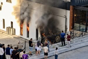 Site Otoparkında Korkutan Yangın